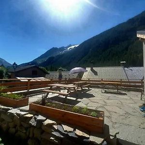 Au Campdebase La Grave